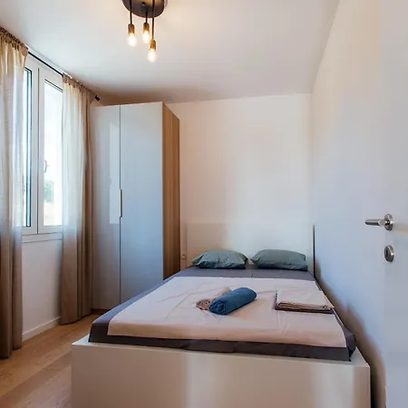 Apartment Znjanbasic Split